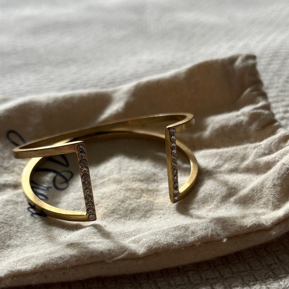Elegant Gold Women's Bracelet